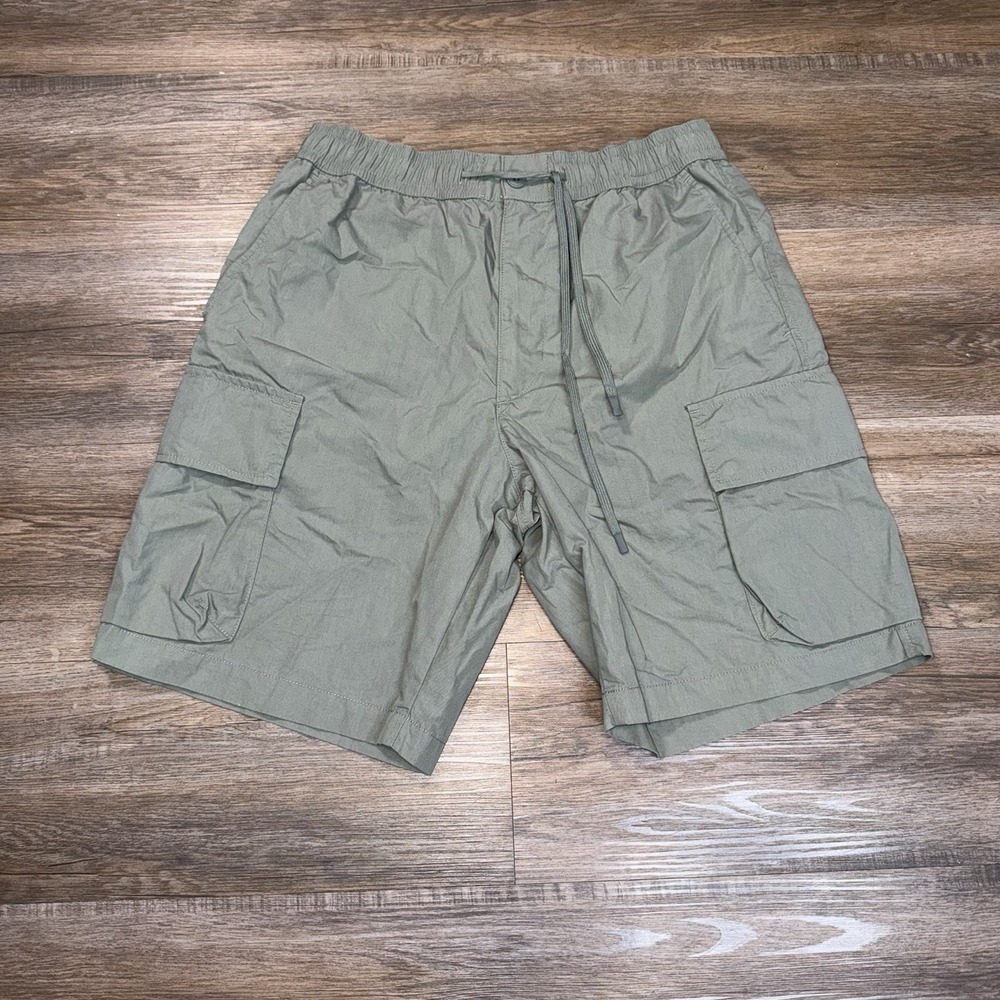 Uniqlo Wide Fit Cargo Shorts Mens Small 27' W-30' W Sage Green Elasticated Waist